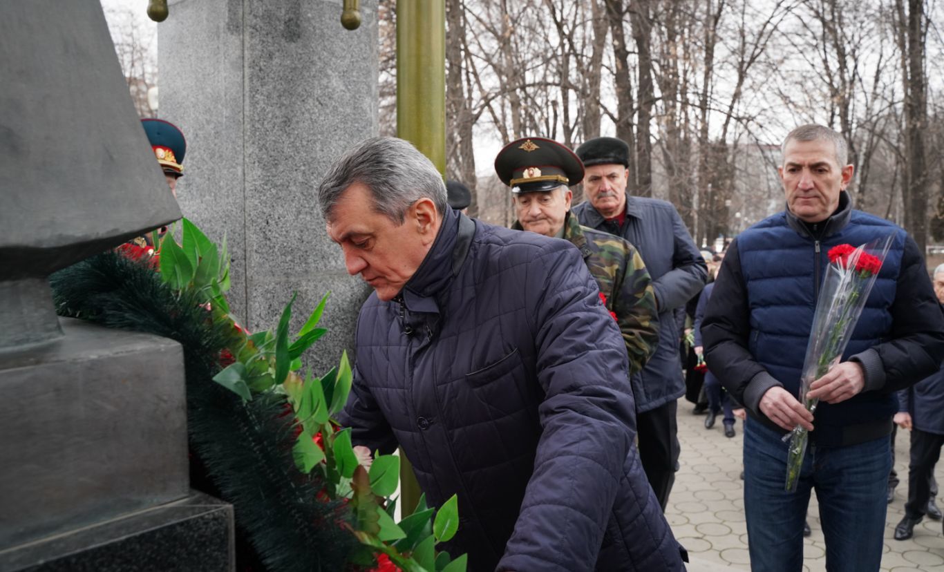 мен